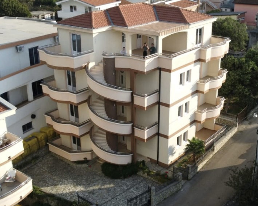 6 apartments 1 km from the sea