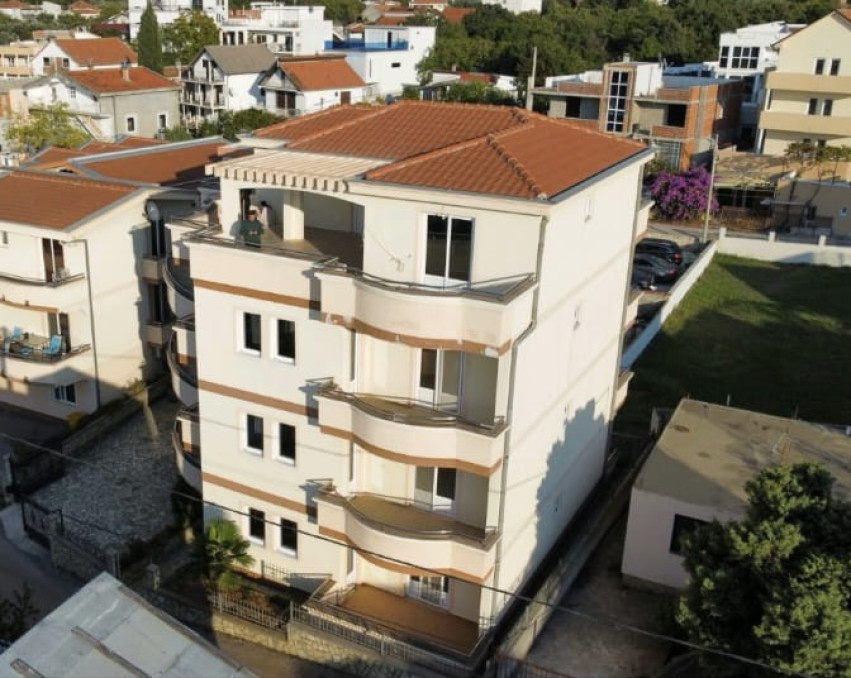 6 apartmana 1 km od mora