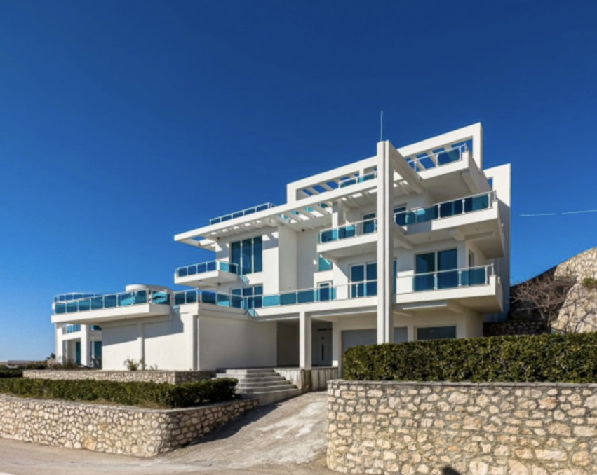 Luksuzna vila sa pogledom na more potpuno renovirana